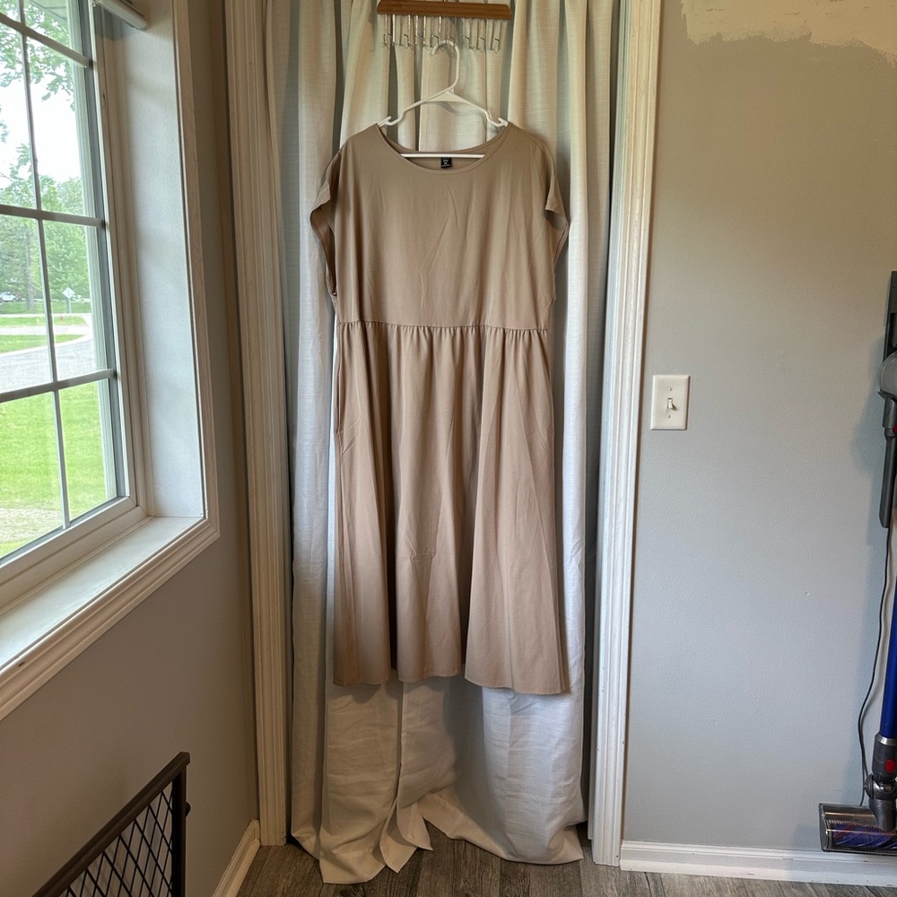 SHEIN Tan Maxi Sundress with Crew Neck and Long Sleeves